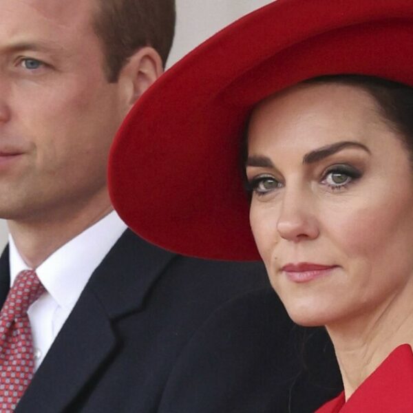 - Prins William kastet Kate under bussen
